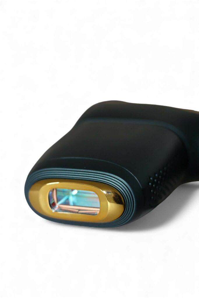 photo appareil à lumière pulsée (IPL) de profil avec son son embout corps