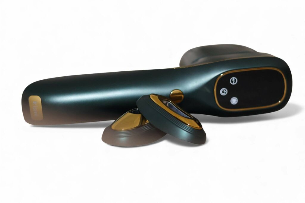 photo appareil à lumière pulsée (IPL) de profil avec son embout précision visage et son embout corps