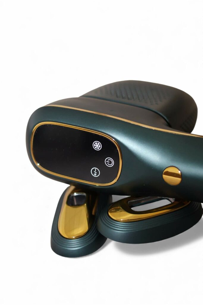 photo appareil à lumière pulsée (IPL) de profil avec son embout précision visage et son embout corps