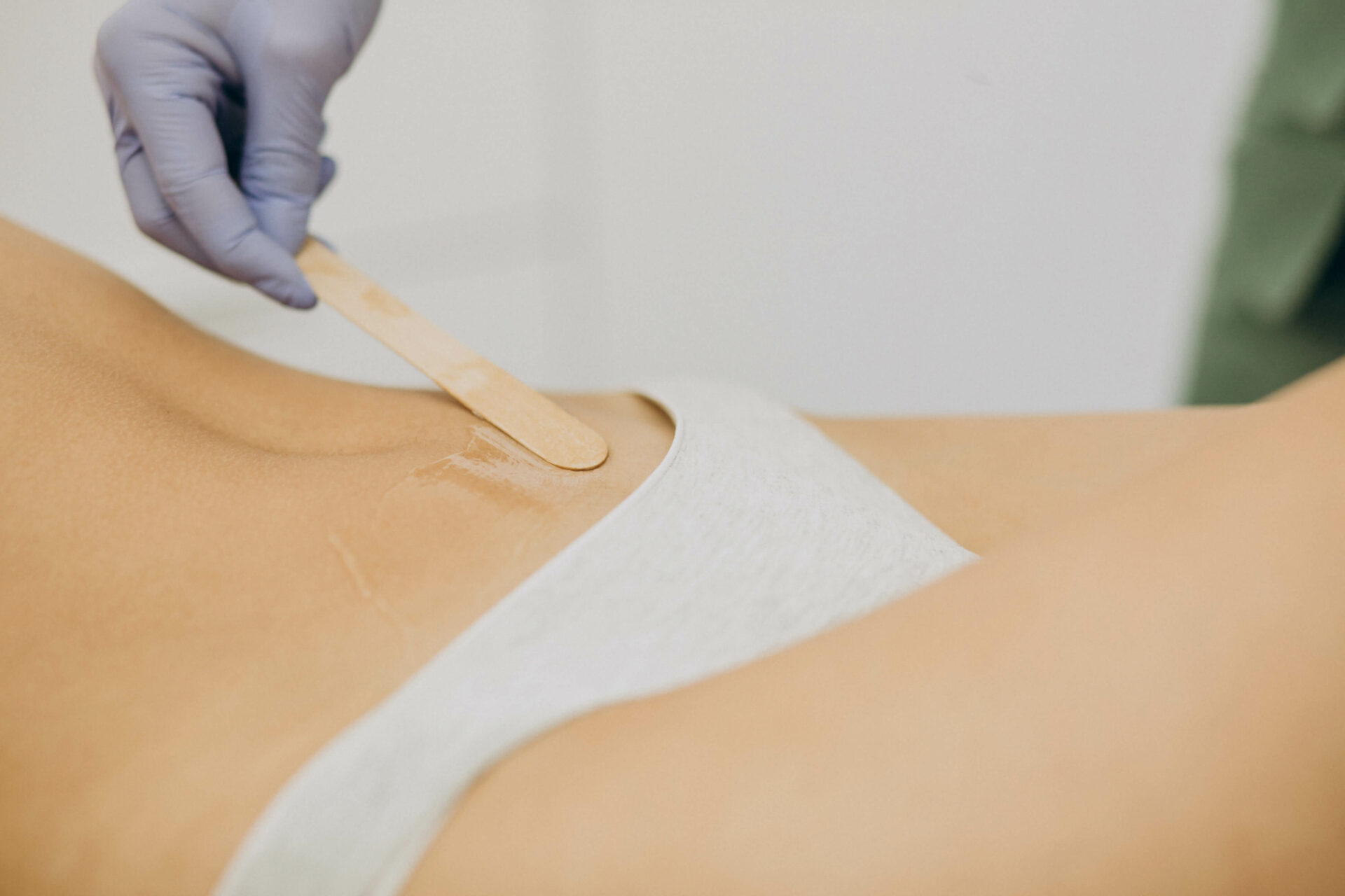 Épilation du maillot femme à la cire chez Adonisse Aix-en-Provence